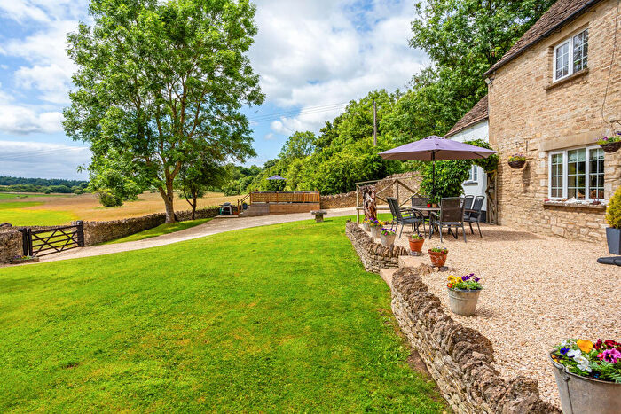 4 Bedroom House For Sale In Tetbury Road, Cirencester, GL7