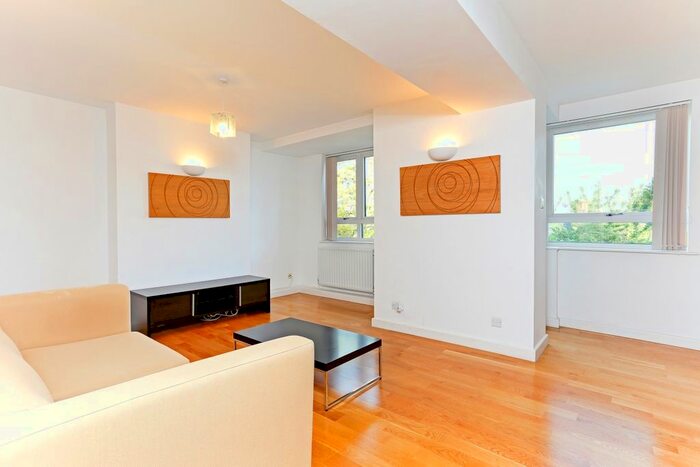 2 Bedroom Flat To Rent In Kew Bridge Court, London, W4
