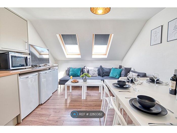 6 Bedroom Terraced House To Rent In Trevor Road, Southsea, PO4