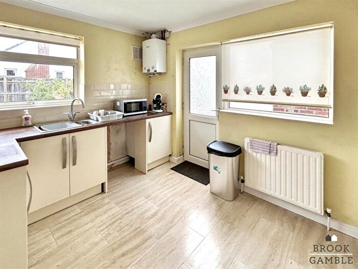 2 Bedroom Bungalow For Sale In Went Hill Gardens, Eastbourne, BN22