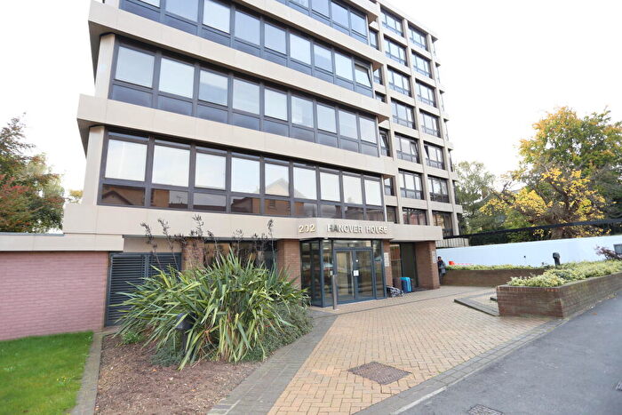 1 Bedroom Flat To Rent In Hanover House, Kings Road, Reading, Berkshire, RG1