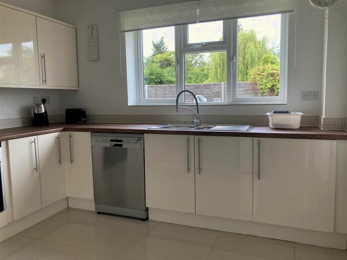 4 Bedroom Detached House To Rent In Barkers Lane, Bedford, MK41