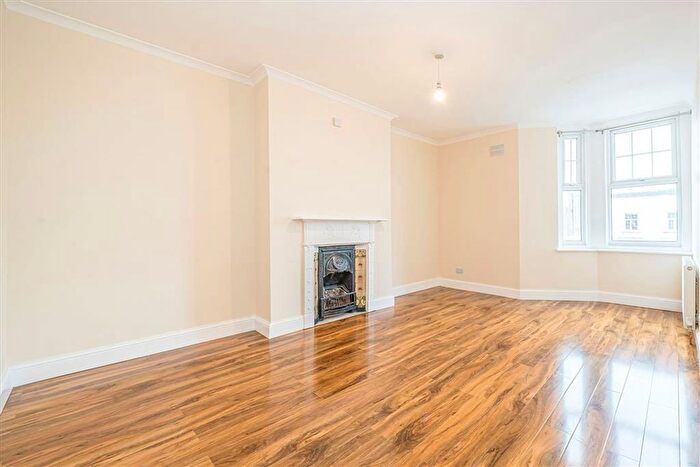 2 Bedroom Flat To Rent In The Vale, Acton, W3