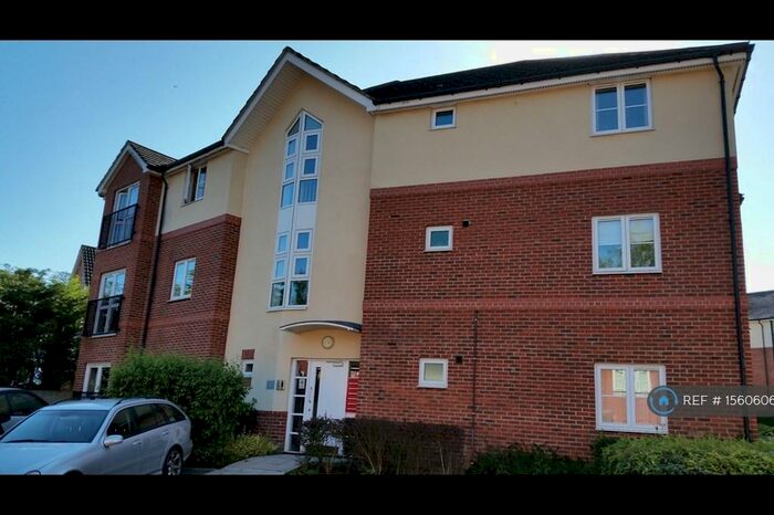 2 Bedroom Flat To Rent In School Meadow, Guildford, GU2