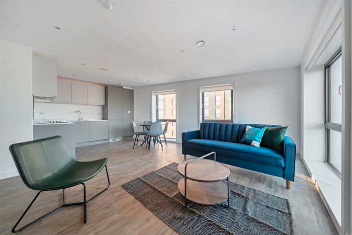 2 Bedroom Flat To Rent In Phoenix, Saxton Lane, Leeds, LS9