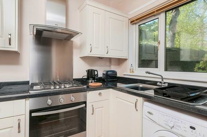 2 Bedroom Flat To Rent In Howdenhall Drive Edinburgh United Kingdom, EH16