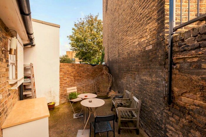 4 Bedroom House To Rent In Flaxman Road, Camberwell, London, SE5