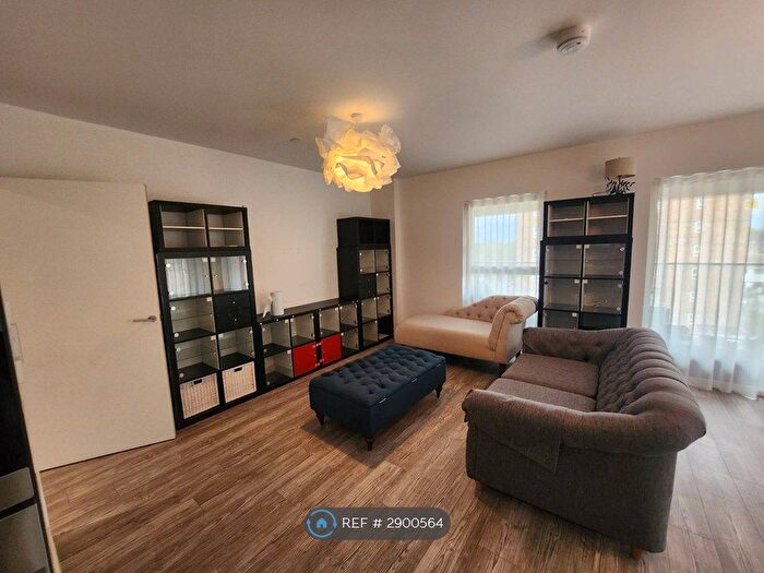 3 Bedroom Flat To Rent In Lyall House, London, E13