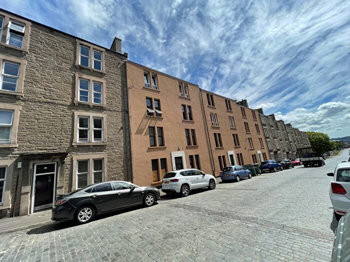 2 Bedroom Flat To Rent In Peddie Street, Dundee, DD1