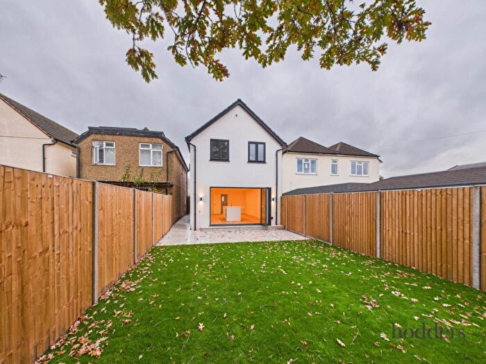 3 Bedroom Detached House For Sale In Addlestone, Surrey, KT15