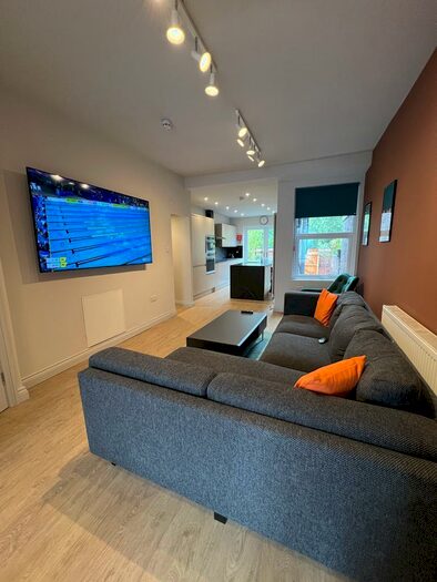 6 Bedroom Terraced House To Rent In Monica Grove, Fallowfield, Manchester, M19