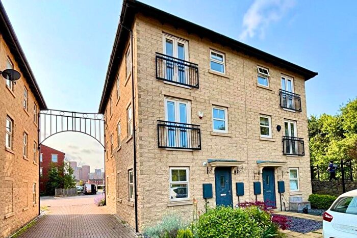 2 Bedroom Semi-Detached House To Rent In Holts Crest Way, Leeds, LS12