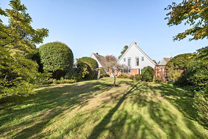3 Bedroom Link Detached House For Sale In Wises Firs, Sulhamstead, Reading, RG7