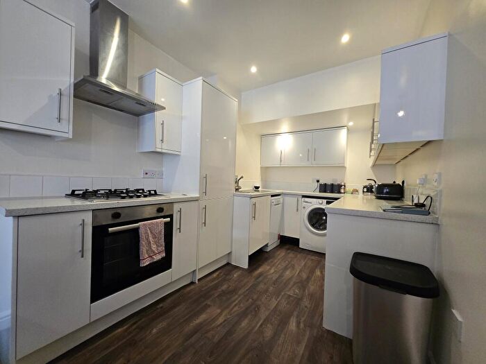 3 Bedroom Flat To Rent In Apartment In Dawlish, EX7