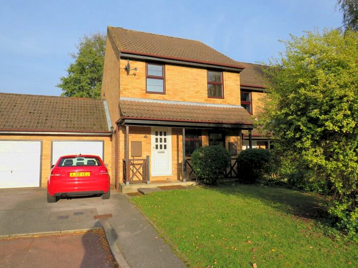 3 Bedroom Property To Rent In Fallowfield Close, Weavering, Maidstone, ME14