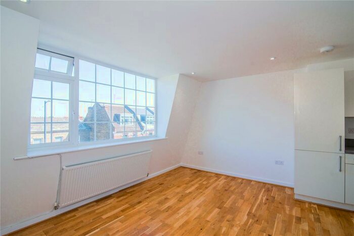 2 Bedroom Apartment To Rent In Upper Richmond Road West, East Sheen, London, SW14
