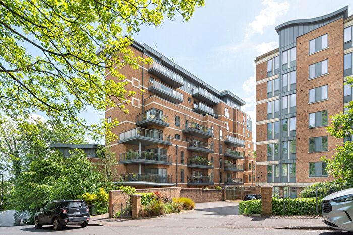 2 Bedroom Flat For Sale In Sylvan Hill, Crystal Palace, London, SE19