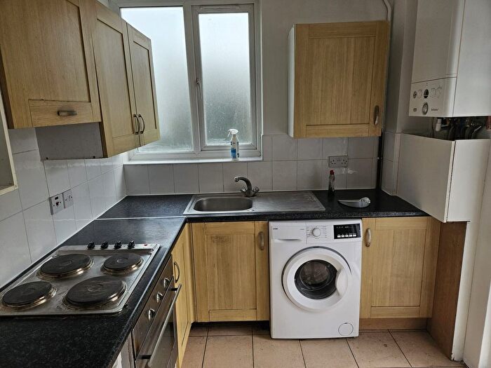 2 Bedroom Flat To Rent In Bush Hill Parade, Village Road, Enfield, EN1