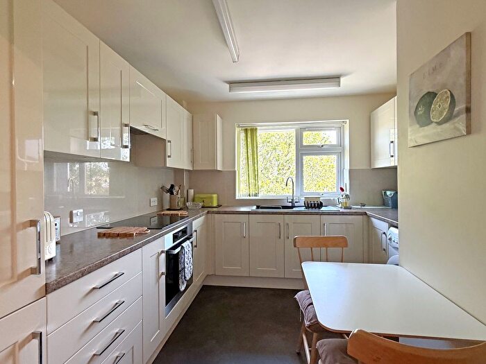 2 Bedroom Flat For Sale In Manor Road, Sidmouth, EX10