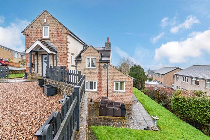 3 Bedroom Detached House For Sale In Thorn Bank Avenue, Oakworth, Keighley, West Yorkshire, BD22