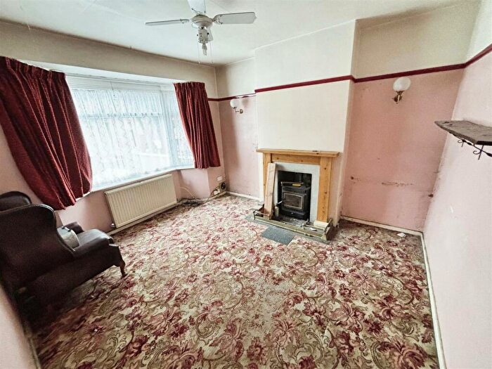 3 Bedroom Semi-Detached House For Sale In Westfield Road, Leicester, LE3