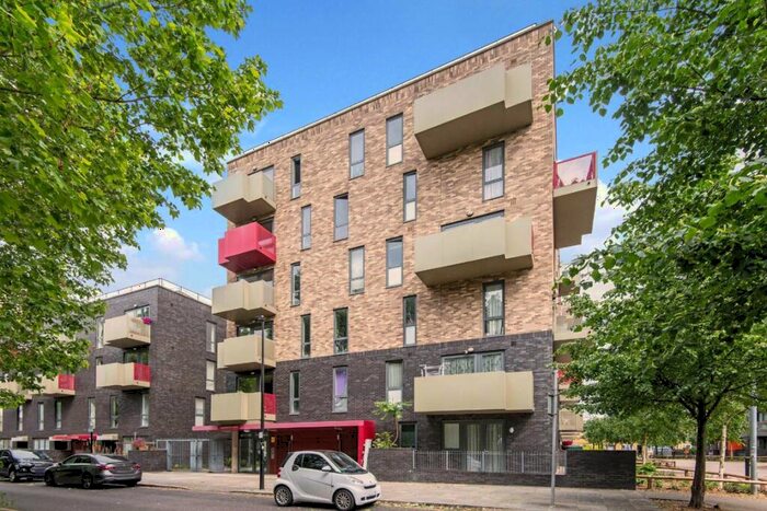 2 Bedroom Flat To Rent In Trafalgar Gardens, Stepney, E1