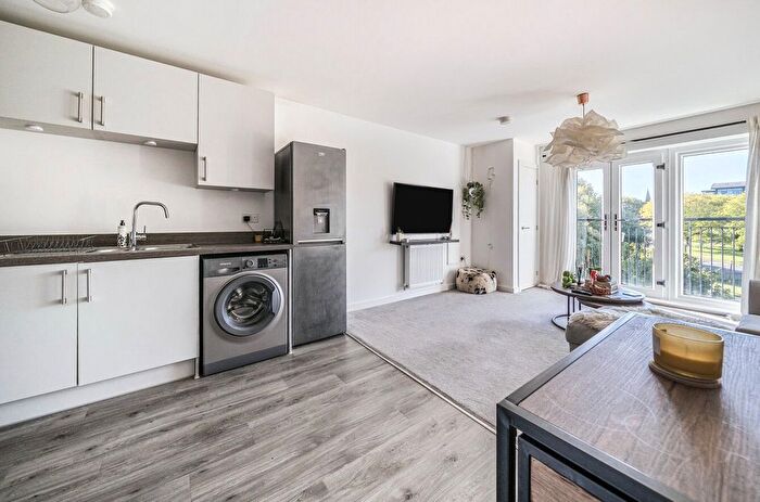 1 Bedroom Flat For Sale In Hurley Drive, Bracknell, Berkshire, RG12