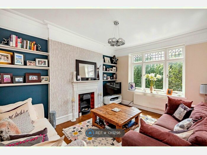 2 Bedroom Flat To Rent In Waldemar Avenue Mansions, London SW6