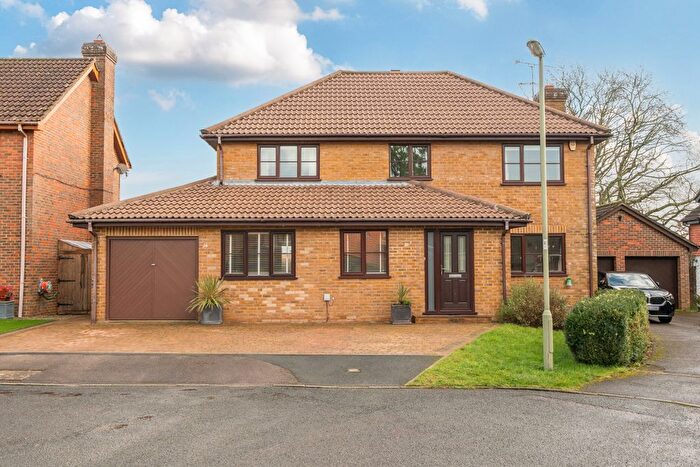 4 Bedroom Detached House For Sale In Greenacres Drive, Winchester, SO21