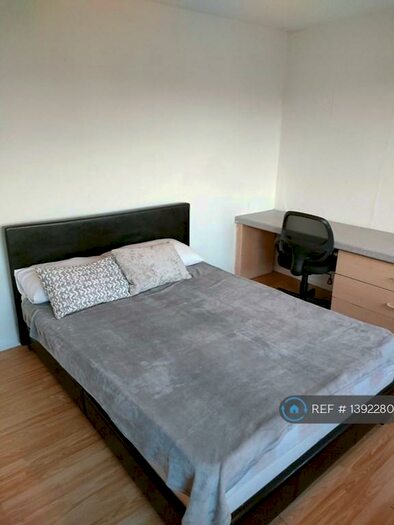 6 Bedroom Semi-Detached House To Rent In Thorpe Walk, Colchester, CO4