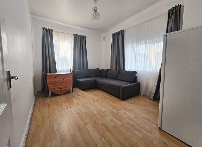 1 Bedroom Maisonette To Rent In Ravensbury Road, Earlsfield, London, SW18