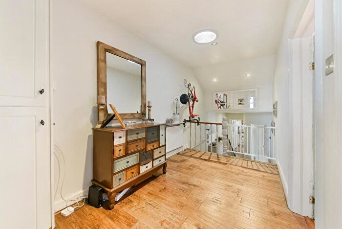 2 Bedroom Apartment To Rent In Upper Richmond Road West, London, SW14