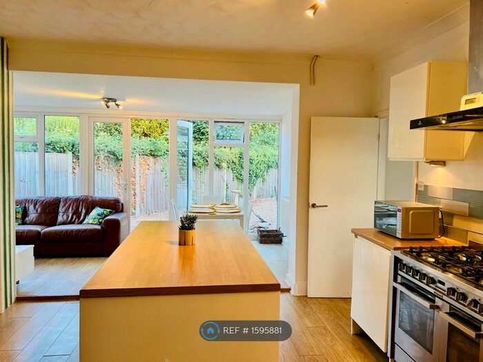 4 Bedroom Bungalow To Rent In De Hague Rd, Norwich, NR4