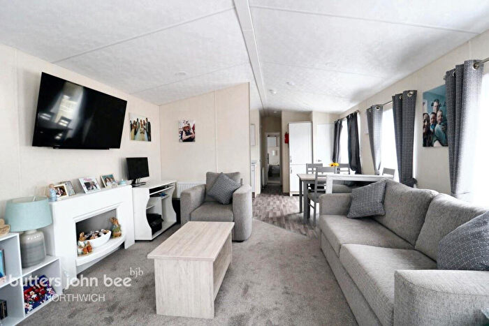 2 Bedroom Park Home For Sale In Dalefords Lane, Northwich, CW8