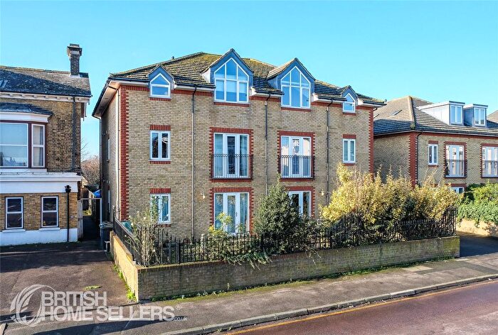 2 Bedroom Flat For Sale In Lennox Road, Gravesend, Kent, DA11