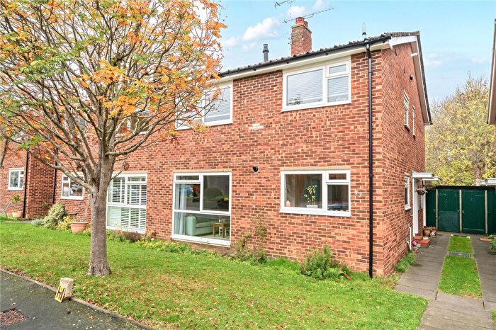 2 Bedroom Maisonette For Sale In Warwick Gardens, Thames Ditton, KT7