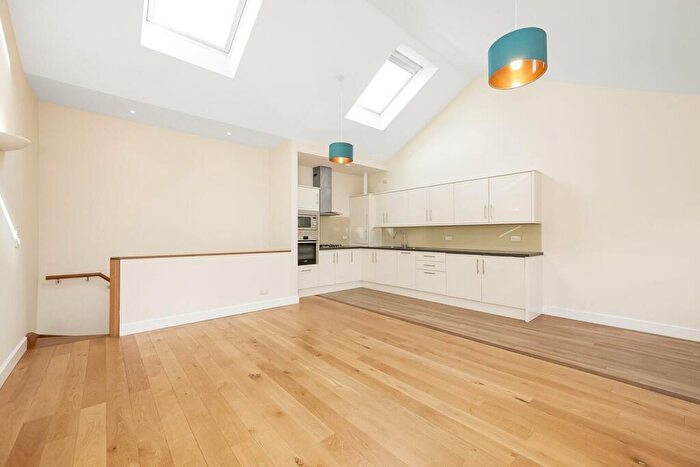 2 Bedroom Apartment To Rent In Nettlefold Place, West Norwood, SE27