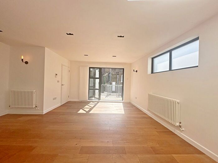 1 Bedroom Flat To Rent In Bermondsey Street, London, SE1