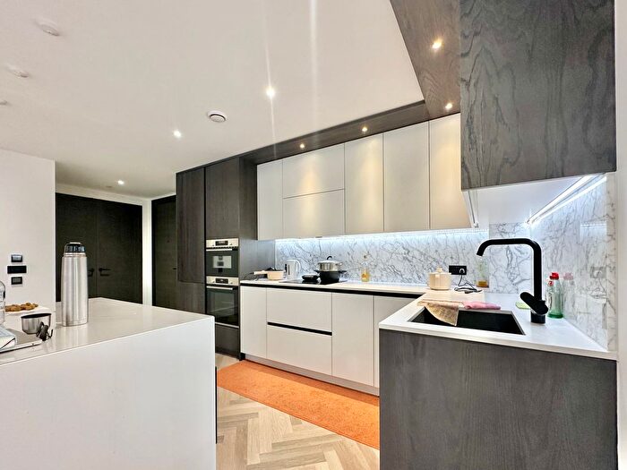 2 Bedroom Flat To Rent In Brigade Mews, London, SE1