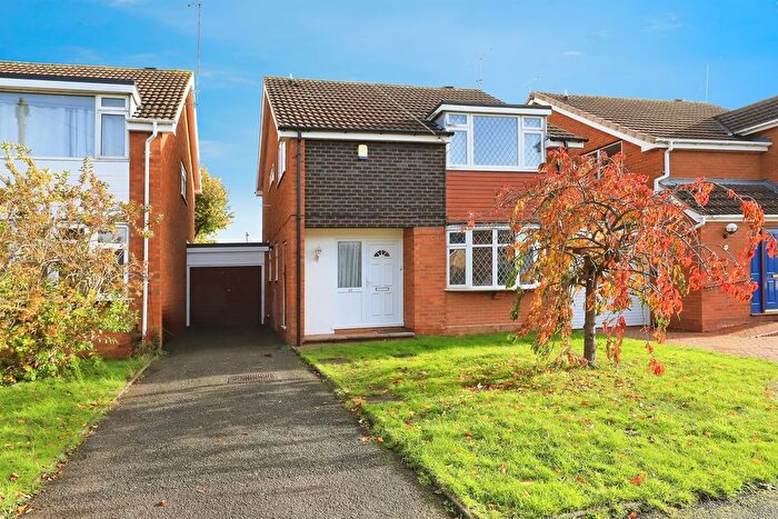 4 Bedroom Link Detached House For Sale In The Deansway, Kidderminster, DY10