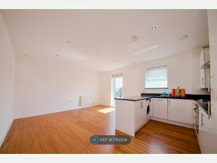 2 Bedroom Flat To Rent In Coppetts Road, London, N10