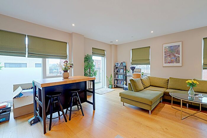 2 Bedroom Flat To Rent In Lismore Boulevard, NW9