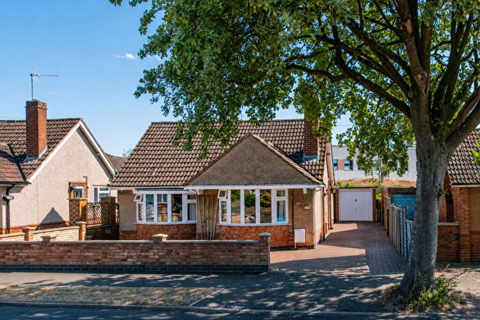 2 Bedroom Bungalow To Rent In Windermere Road, Kettering, NN16