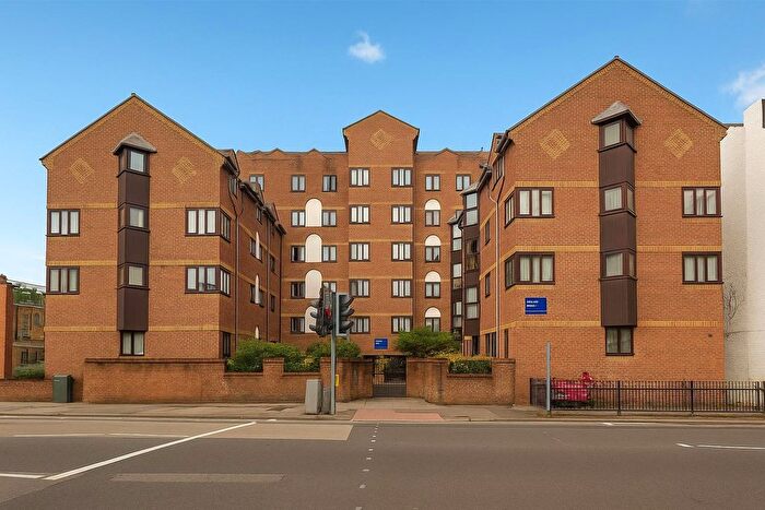 1 Bedroom Flat For Sale In Rochester Gate, High Street, Rochester, ME1