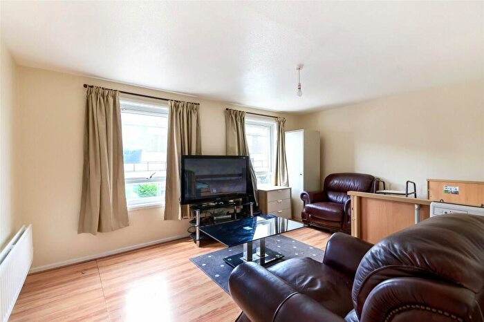 4 Bedroom Flat To Rent In Moyser Road, London, SW16