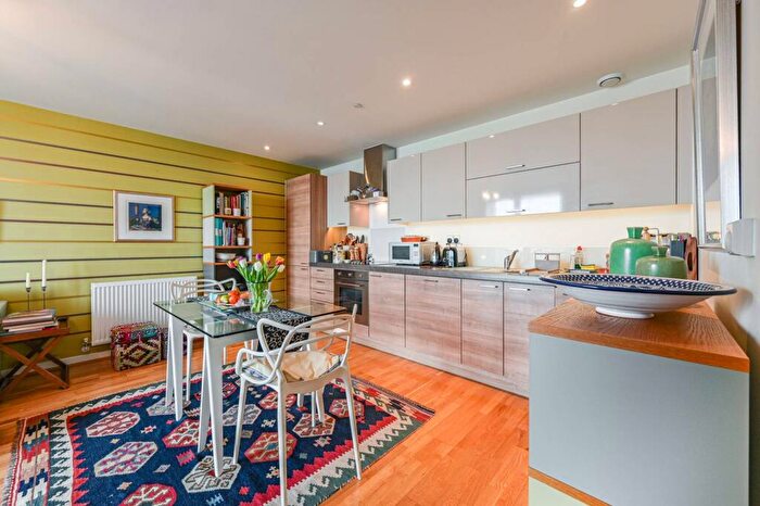 2 Bedroom Flat For Sale In Dancers Way, Greenwich, London, SE8