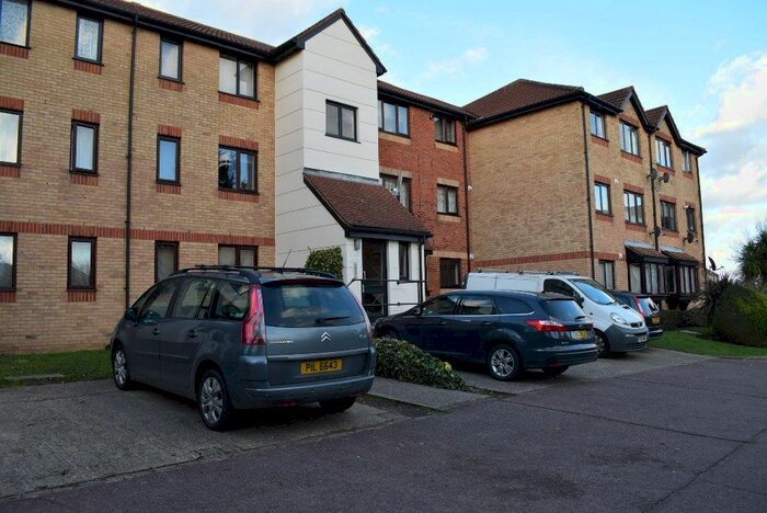 Studio To Rent In Magpie Close, Enfield, EN1