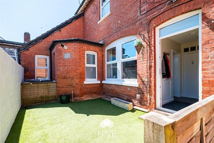 2 Bedroom Flat For Sale In Capstone Road, Charminster, BH8