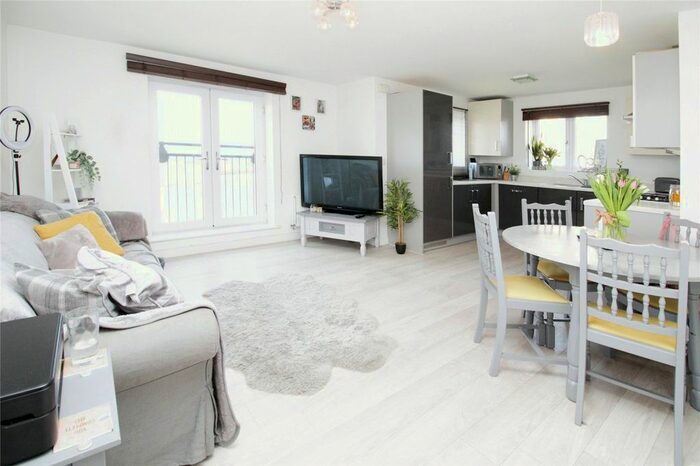 2 Bedroom Flat To Rent In Clenshaw Path, Basildon, SS14