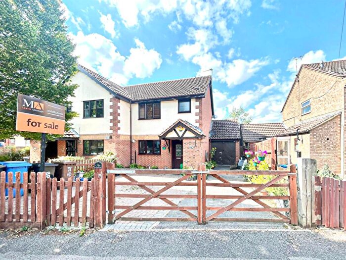 3 Bedroom Semi-Detached House For Sale In Barry Lynham Drive, Newmarket, CB8